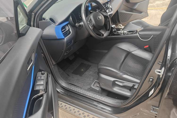 Used Toyota IZOA 2018 2.0L Yichi Version China VI Standard