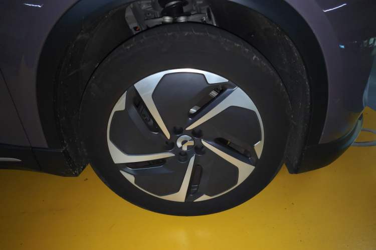 Used Nio EC6 2024 75 kWh Right Front Wheel Hub