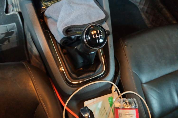 Used Volkswagen Sagitar 2015 1.6L Manual Comfort Model Gear Lever