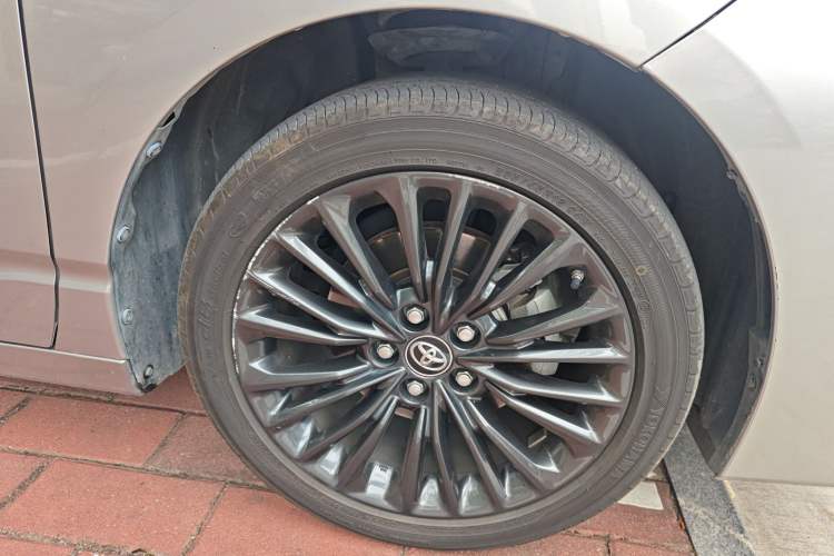 Used Toyota Avalon 2019 2.0L XLE Premium Edition China VI Right Front Wheel Hub