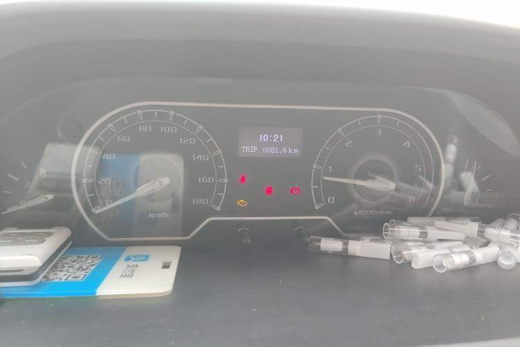 Used SAIC MAXUS Xintu V80 2021 2.0T PLUS Manual All-Around King Short Wheelbase Mid-Roof Variant—5/6/7/8/9-Seater
