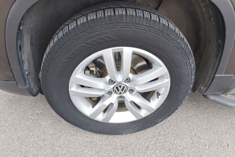 Used Volkswagen Tiguan 2015 1.8TSI Automatic Two-Wheel Drive Trend Edition Exterior 4