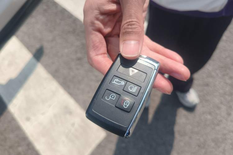 Used Land Rover Discovery 2019 2.0T SE
