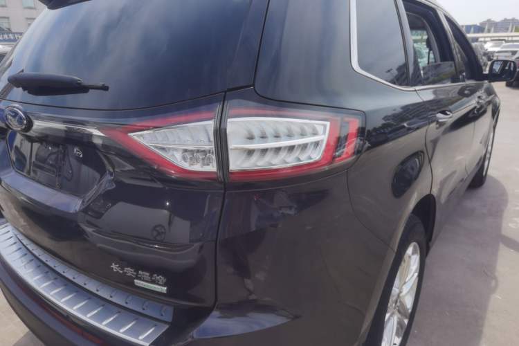 Used Ford Edge 2016 EcoBoost 245 Two-Wheel-Drive Titanium 7-Seater
