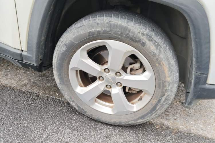 Used Jeep Compass 2017 200T Automatic Comfort Edition Right Front Wheel Hub