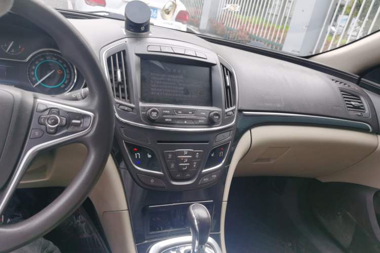 Used Buick Regal 2015 2.0L Elite Fashion Edition Audio And AC Panel