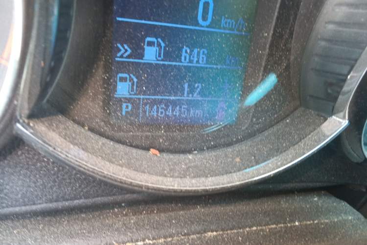 Used Chevrolet Cruze 2013 1.8L SX AT Odometer Close Up