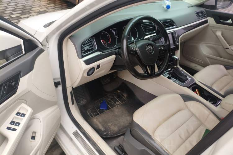 Used Volkswagen Lamando 2015 280TSI DSG Comfort Edition Driver Seat