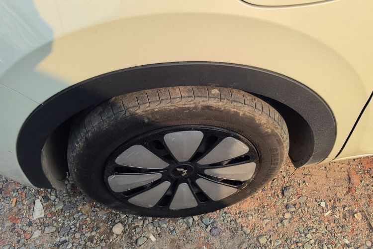 Used Wuling Bingo 2023 333 km Enjoyment Version Left Front Wheel Hub