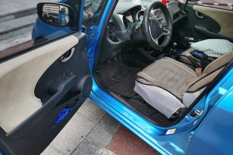 Used Honda Fit 2011 1.5L manual luxury version Driver Seat