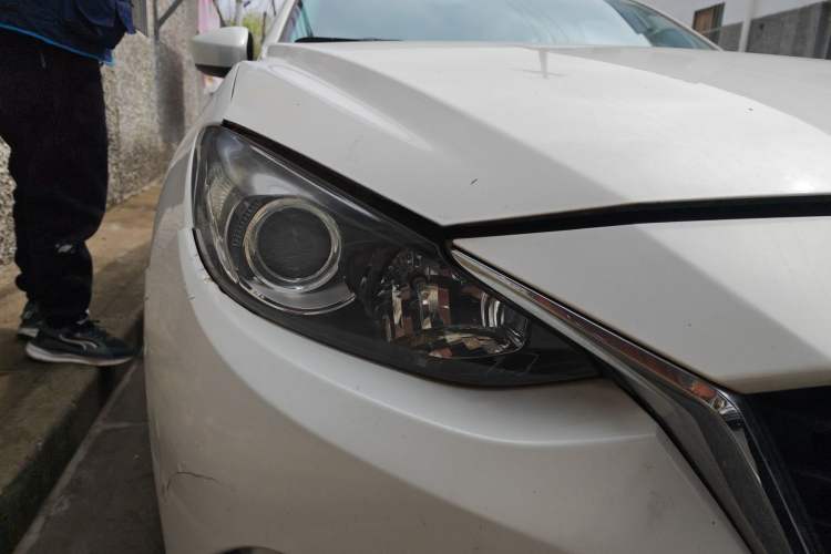 Used Mazda 3 Axela 2016 Sedan 1.5L Automatic Luxury Model