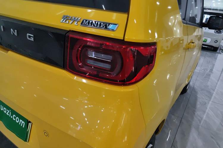 Used Wuling Hongguang MINIEV 2021 Macaron Premium Model – Lithium Iron Phosphate