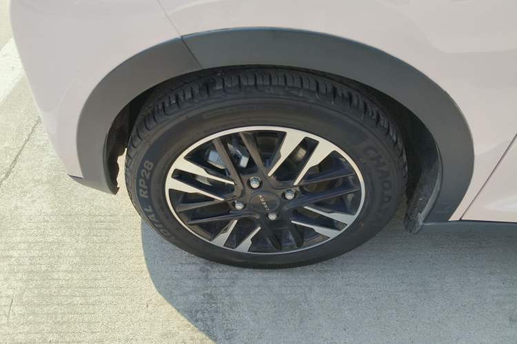 Used Chery QQ Little Ant 2022 Sweet Pink Edition Half-Sugar Version Lithium Iron Phosphate 29.2 kWh 30 kW 301 km
