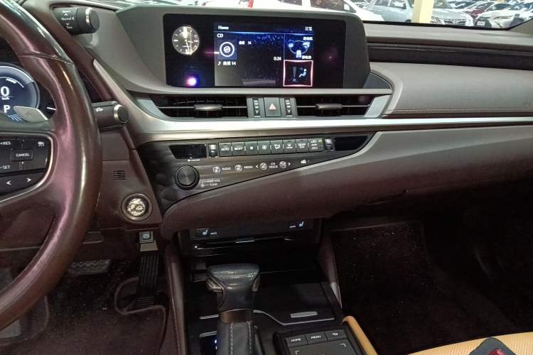 Used Lexus ES 2020 300h Premier Edition
