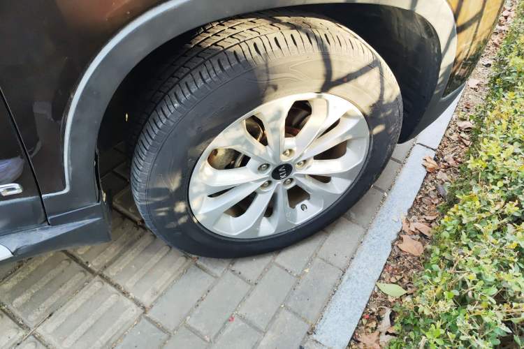 Used Kia Sorento 2013 2.4L 7-Seater Gasoline Luxury Version China IV Standard