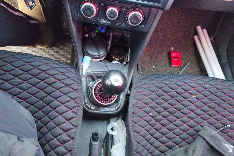 Used Volkswagen Jetta 2015 Value Edition 1.6L Manual Fashionable Style Gear Lever