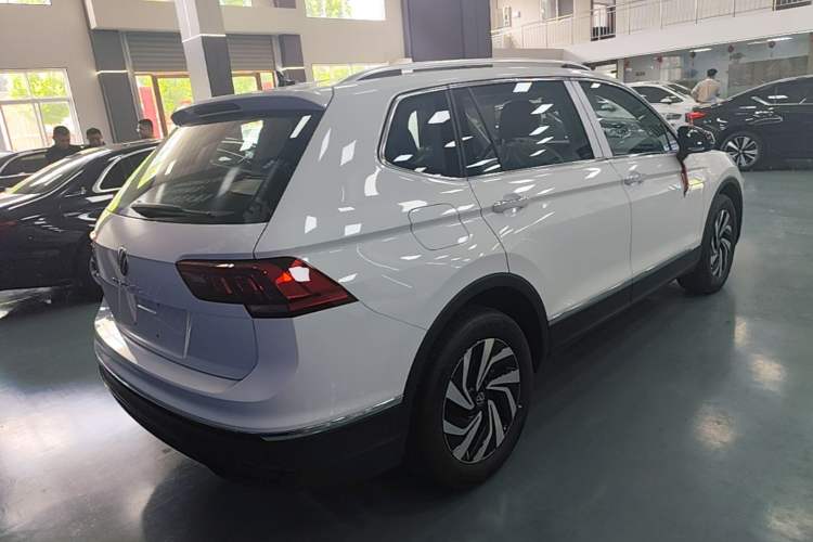 Used Volkswagen Tiguan L 2025 Model, Outstanding Version, 300TSI Automatic Two-Wheel Drive Longteng Edition
