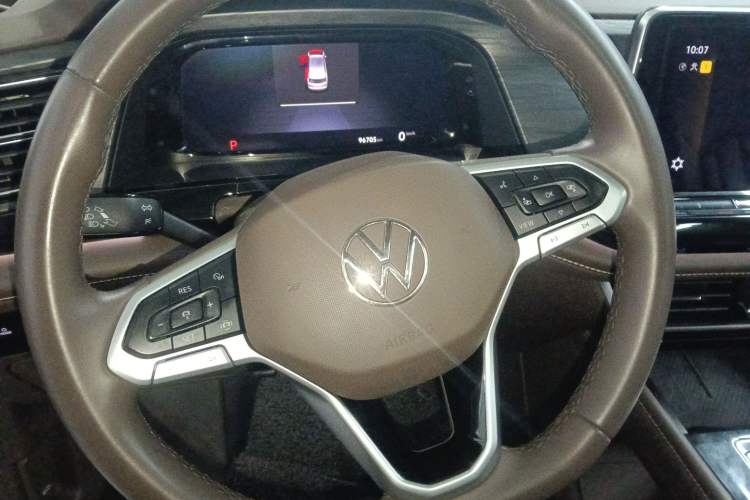 Used Volkswagen Viloran 2024 330TSI Luxury Edition Steering Wheel