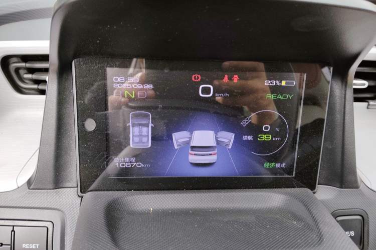 Used Wuling Hongguang MINIEV 2022 Macaron Premium Model – Lithium Iron Phosphate