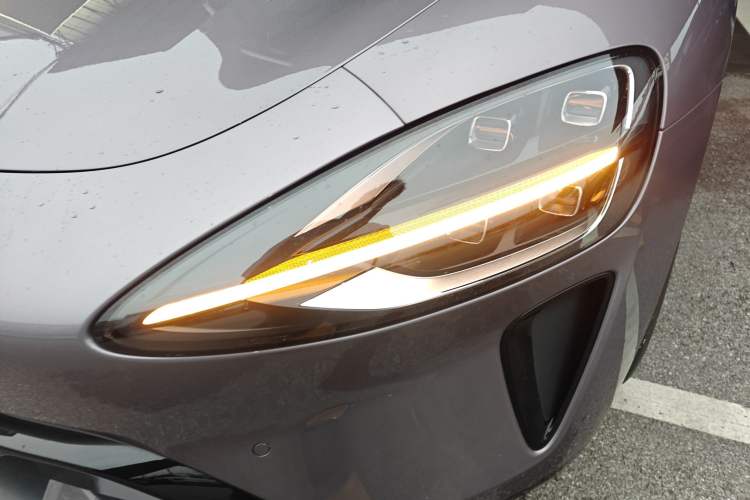 Used Xiaomi Auto SU7 2024 Four-Wheel Drive Ultra-Long Range Advanced Intelligent Driving Max Edition
