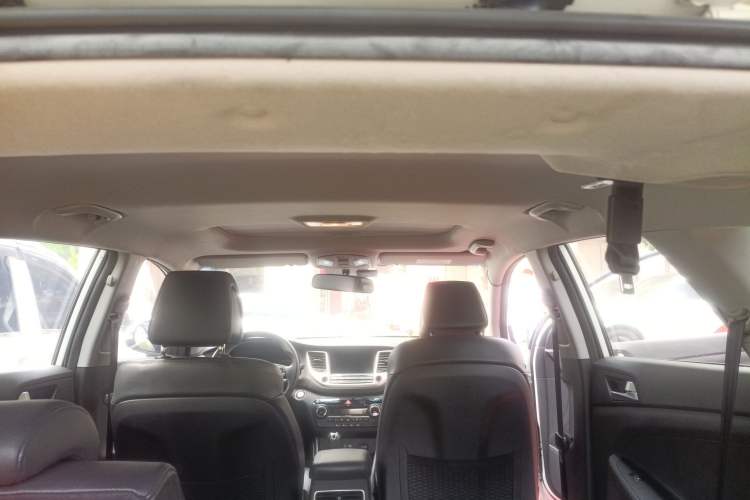 Used Hyundai Tucson 2015 1.6T Dual-Clutch Two-Wheel-Drive Smart Model Headliner