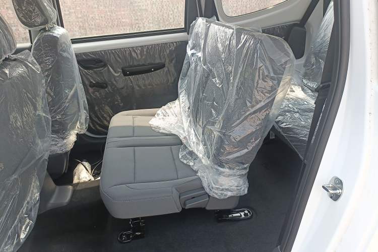 Used Wuling Hongguang New Energy 2024 All-Electric Model 300KM Practical Version Left Rear Seat