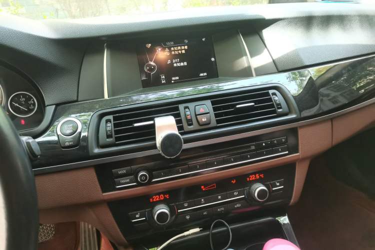 Used BMW 5 Series 2017 520Li Elegant Edition Audio And AC Panel