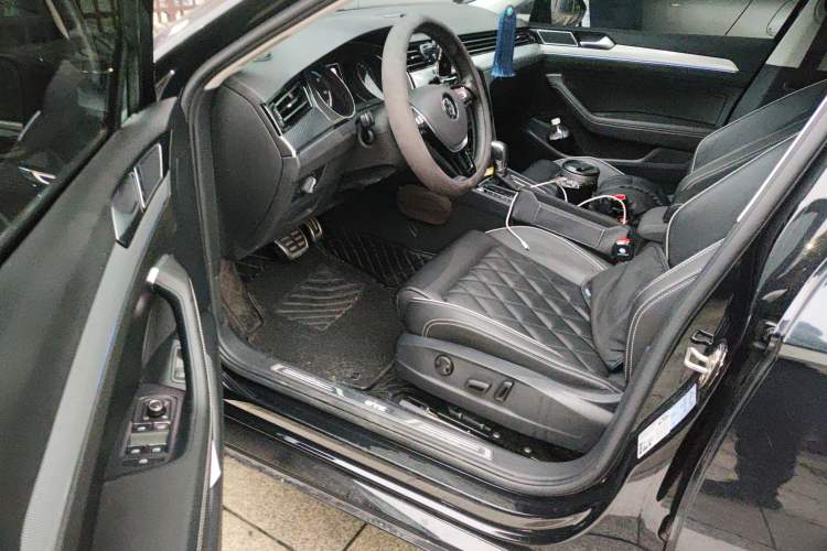 Used Volkswagen Magotan GTE Plug-in Hybrid 2020 GTE Luxury Model Driver Seat