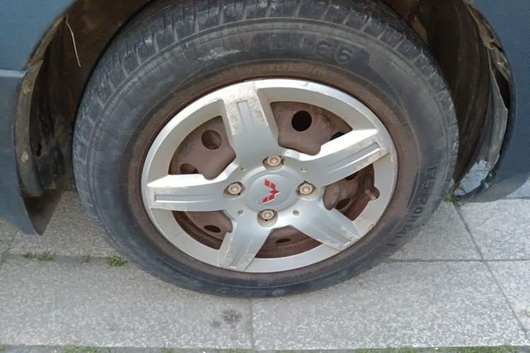 Used Wuling Hongguang 2014 1.5L Base Version Right Front Wheel Hub
