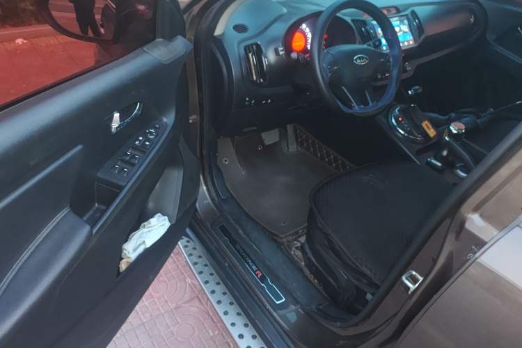 Used Kia Sportage R 2011 2.0L Automatic Two-Wheel Drive Premium Edition Driver Seat