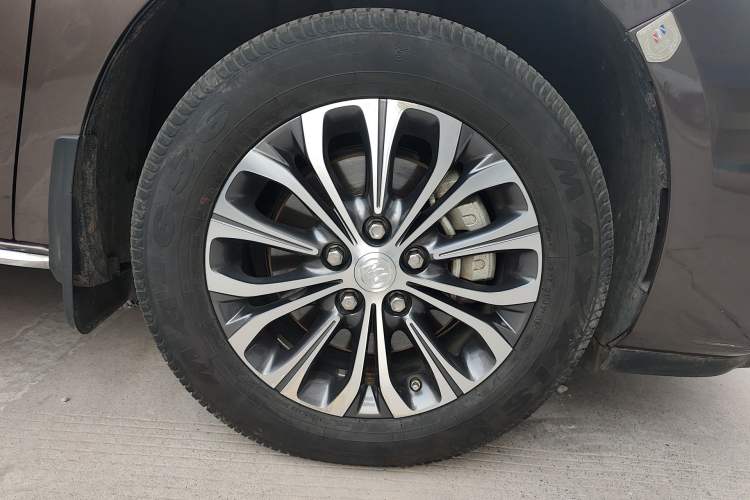 Used Buick GL8 2023 Land Executive Class Comfort Model
