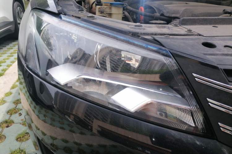 Used Volkswagen Passat 2014 1.8TSI DSG Prestige Edition Right Front Headlight