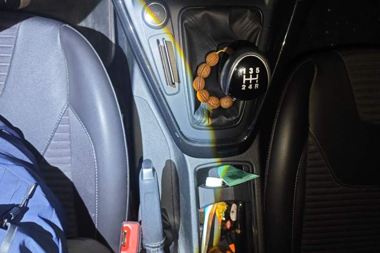 Used Ford Focus 2017 Hatchback 1.6L Manual Fashion Edition SmartDrive Version Gear Lever