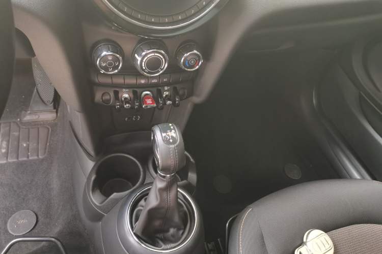 Used MINI 2014 1.2T ONE+ Gear Lever