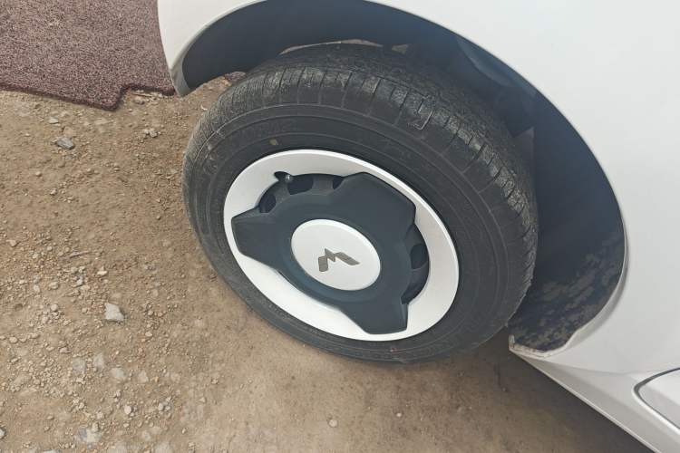 Used Wuling Hongguang MINIEV 2022 Zizai Version Lithium Iron Phosphate Right Rear Wheel Hub