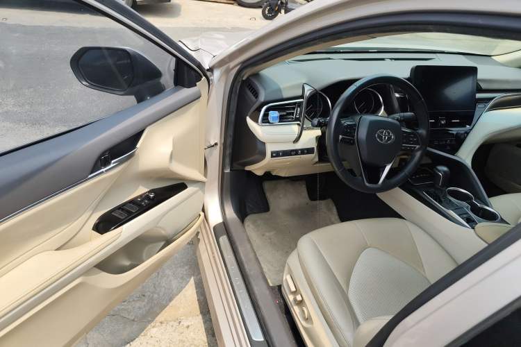 Used Toyota Camry 2021 2.0G Luxury Edition
