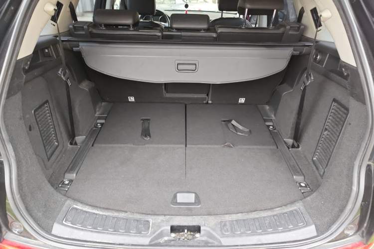 Used Land Rover Discovery Sport 2017 2.0T HSE Trunk