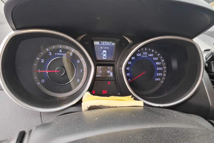 Used Hyundai Elantra (5th Generation / Langdong) 2012 1.6L Manual Leading Model