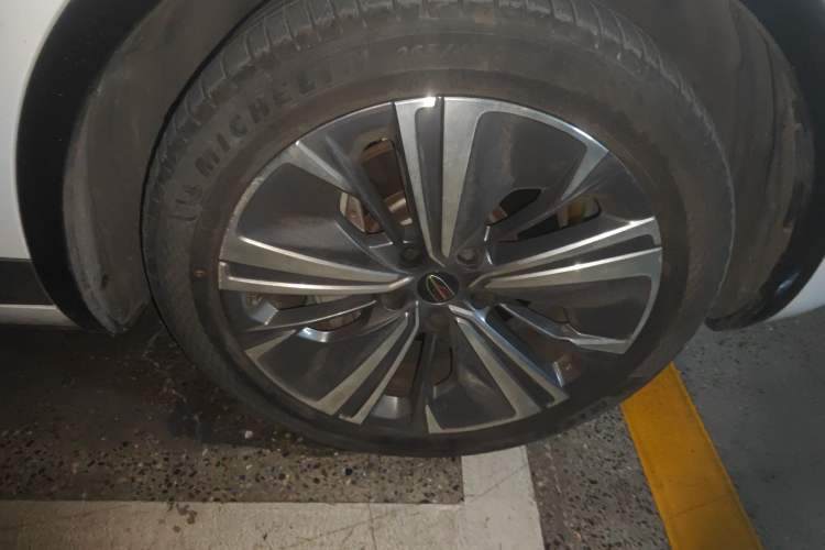 Used Hongqi E-HS9 2021 510 km Range Flagway Edition Six Seats Right Front Wheel Hub