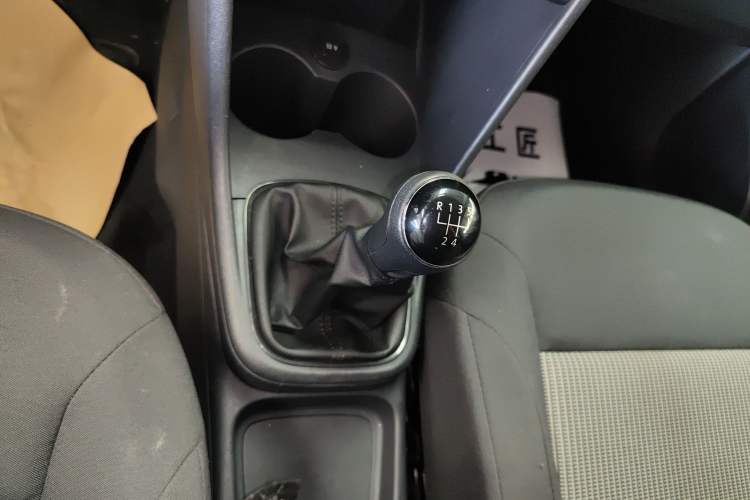 Used Volkswagen Polo 2016 1.4L Manual Fashion Model Gear Lever