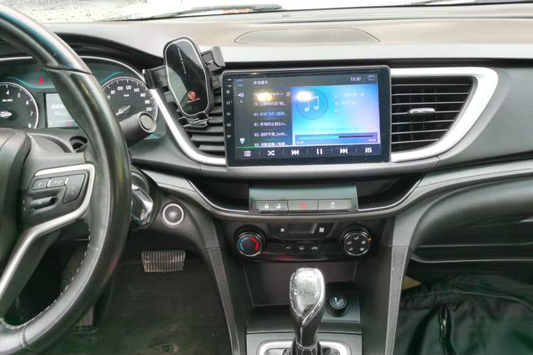 Used Buick GT 2018 18T Automatic Elite Model Audio And AC Panel