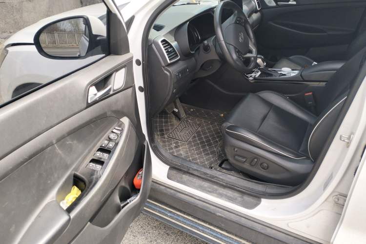 Used Hyundai Tucson 2019 280TGDi Dual-Clutch Two-Wheel Drive Fashion Edition China V Standard Driver Seat