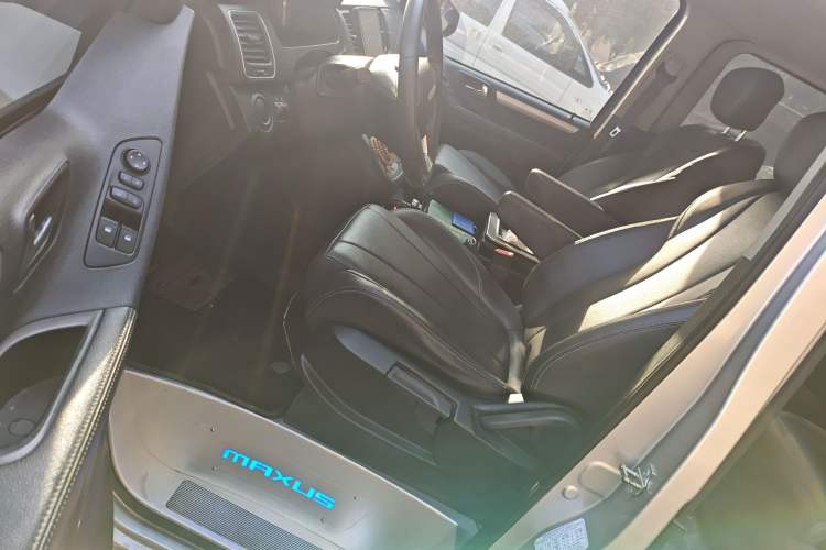 Used SAIC MAXUS G10 2023 Facelift 2.0L Manual Multi-Function Version Gasoline 7-Seater
