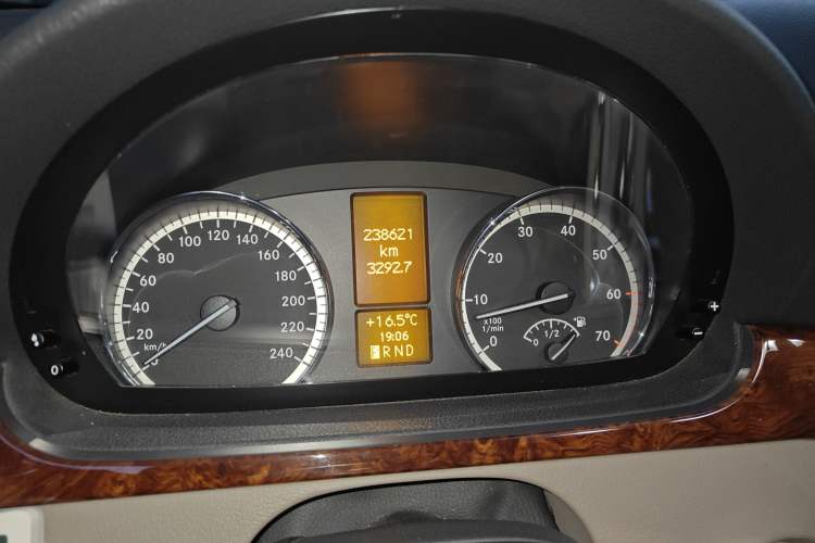 Used Mercedes-Benz Viano 2013 3.0L Comfort Edition Instrument Cluster