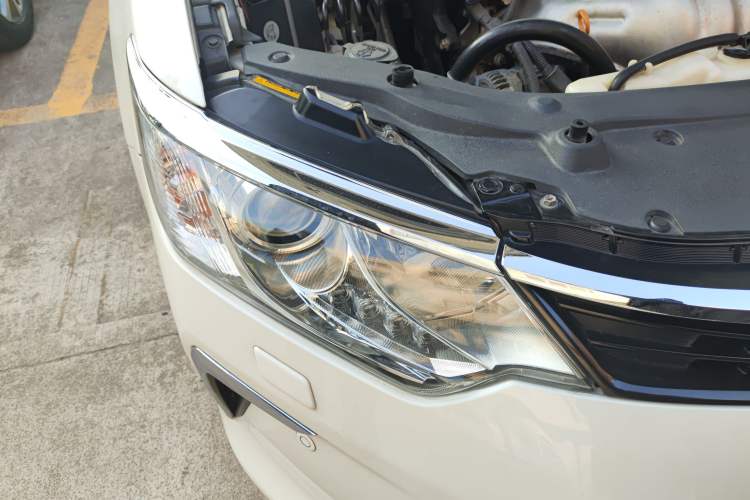 Used Toyota Camry 2016 2.0G 10th Anniversary Luxury Edition Right Front Headlight