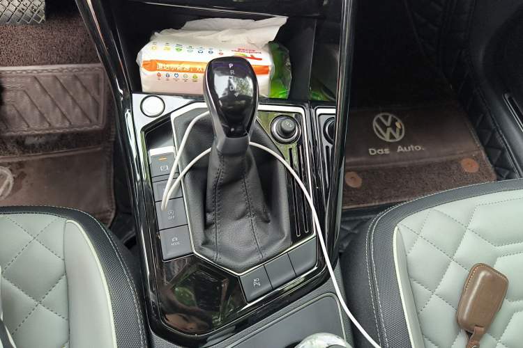 Used Volkswagen Tayron 2023 330TSI Two-Wheel-Drive R-Line High-Energy Version Gear Lever