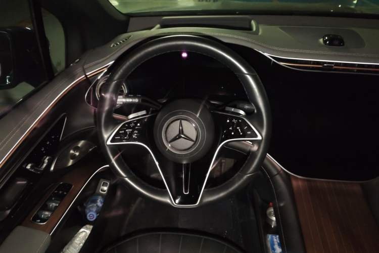 Used Mercedes-Benz EQS SUV 2023 450 4MATIC Pioneer Edition