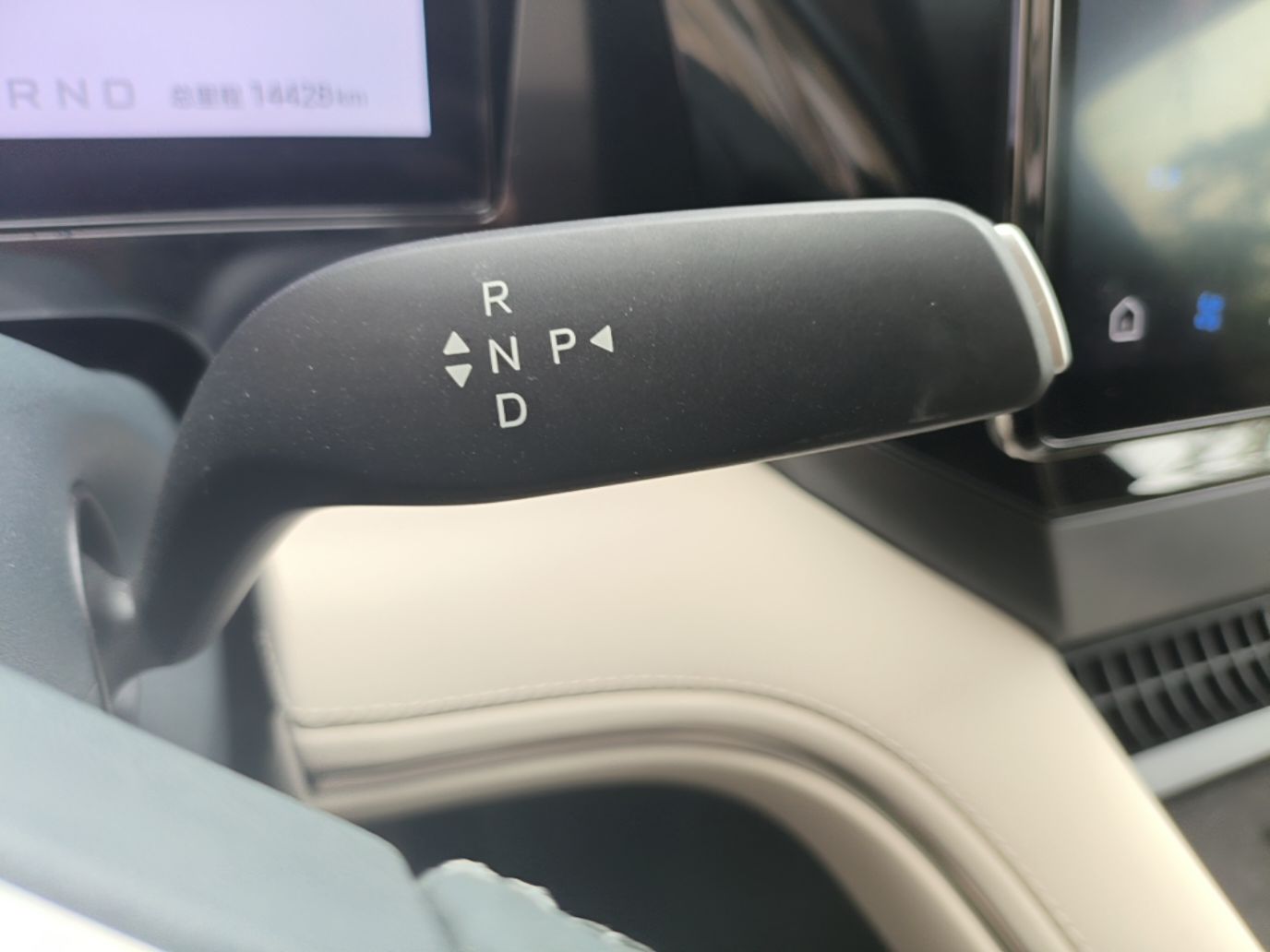 BYD Xia 2026 DM-i 1.5T 218KM Excellence Edition — снимка 16