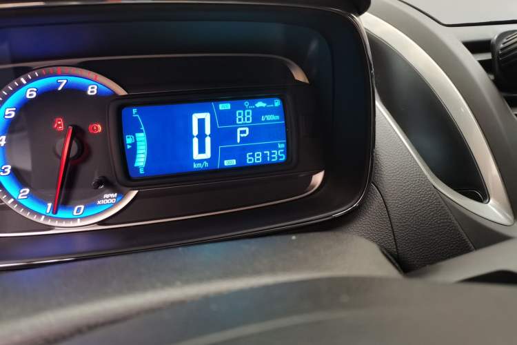 Used Chevrolet Trax 2016 1.4T Automatic Two-Wheel Drive Comfort Version with Sunroof Odometer Close Up