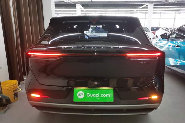 Used Venucia V 2022 260T Black Horse Edition · Idol
